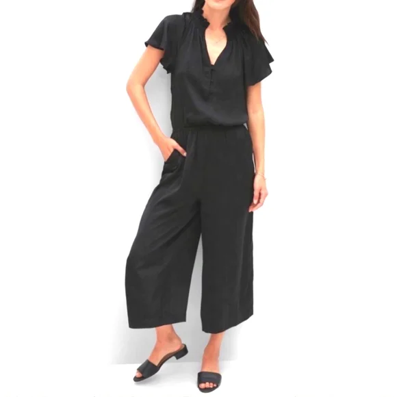 Banana Republic Black Flutter Sleeve Jumpsuit with Pockets, size XS - Picture 1 of 8